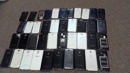 Lot of 41 Untested Samsung Galaxy Note 2 3 4 and S2 S3 Smartphones for Parts