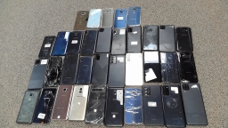Lot of 35 Non Working Samsung Smartphones with Power Issues