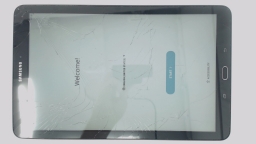 Samsung Galaxy Tab E SM-T560NU Nook (Black 16GB 2GB) WiFi CRACKED GLAS