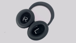 Bose Bluetooth Headphones NC700 (Black) DEFECTIVE/TORN PAD